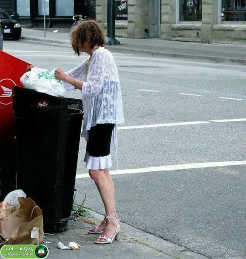 زباله گرد است اما جا نگران نست حجابش آزاد است