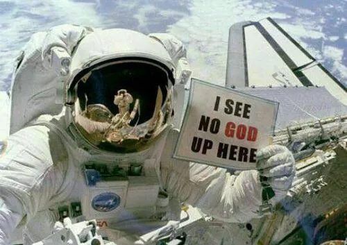 فضانوردی گفته بود:من که این بالا خدایی نمیبینم!یک نفر پاس
