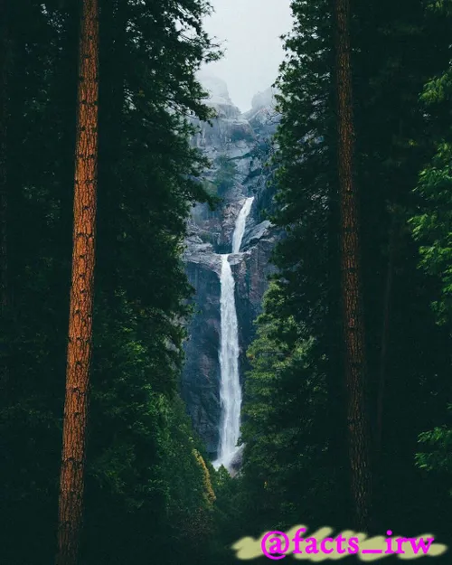 نمایی زیبا از آبشار پارک ملی یوسمیت در کالیفرنیا 😎
