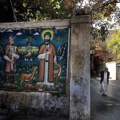 A ghahve-khane-ei painting on the wall of an alley led to