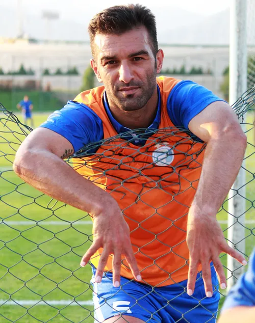عمران زاده: با پیراهن استقلال از فوتبال خداحافظی می کنم