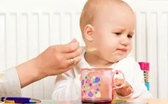 کودک از 9 تا 12 ماهگی دوست دارد که در فرآیند غذا خوردن دخ