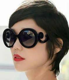 عینک آفتابی را هرگز فراموش نکنید، زیرا پوست اطراف چشم را 