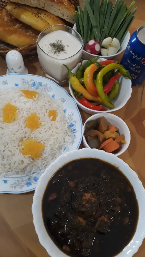 قورمه سبزی غذای محبوب ماه دخترم😊