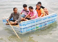 قایقی ساخته شده از بطری آب