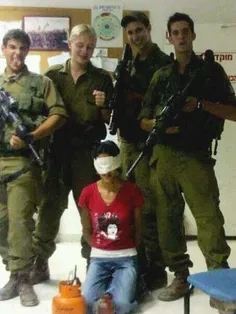 🔸 بنویسید عکس یادگاری سربازان روس با دختر بچه اسیر اوکرای