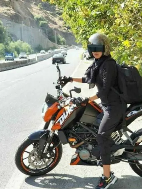 ب ب موتور سواری خیلی باحاله من عاشقشم 🏍🏍🏍👌🏻✌🏻✌🏻