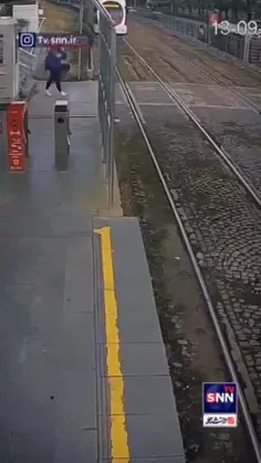تصادف وحشتناک قطار با یک دختر بی احتیاط