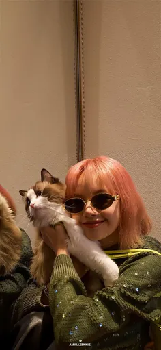 Lalisa and her cat⋆⑅˚₊