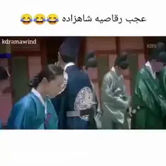  واقعا عجب رقاصیه من هلاک اون بچه هم 🤣🤣🤣