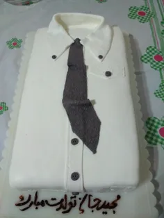 اینم کیک تولدش...خانمش درست کرده.