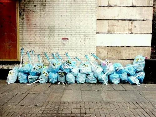 هنرنمایی با کیسه های زباله 😩 😂 👌 👏