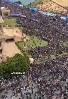📽تصاویر هوایی از لحظه ای که جمعیت انبوه در خارج از کاخ ری