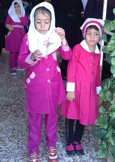 روز اول مدرسه #فاطمه #حنانه هم باهاش رفته.