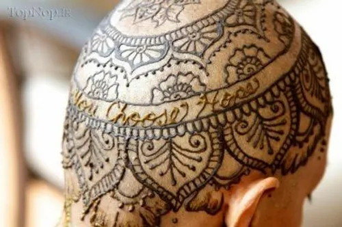 هنرمند کانادایی با استفاده از رنگ حنا بر روی سر زنانی که 