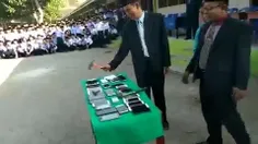 🔴مجازات گوشی آوردن دانش آموزان در یکی از مدارس اندونزی