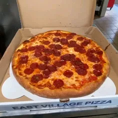 پیتزا مخصوص برایتان آوردم از کانادا