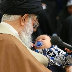 امام خامنه ای و بچه ها:))