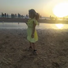آیه خانوم و غروب زیبا در کنار دریا