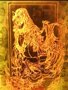 تصویر اسب حکاکی شده روی شیشه به همراه پتینه کاری