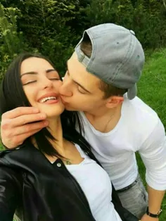 - ببوسیش{😘 💋 }