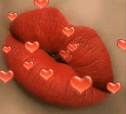 💋 بوسیدن لپ یعنی دوست دارم..