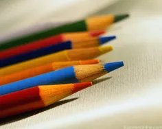 وقتی به جعبه مداد رنگی نگاه می اندازم