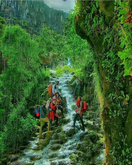 آبشار آبگرم(رود سزار)پدیده طبیعی و کمتر شناخته شده ای است