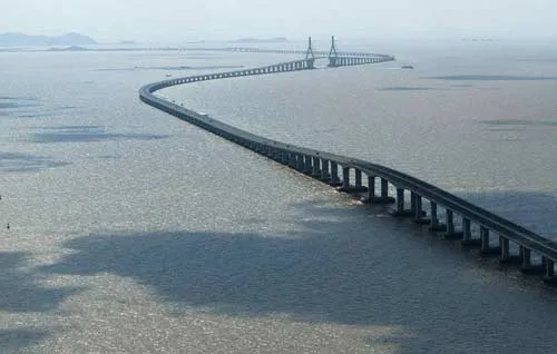 32/5 کیلومتر طول این پل میباشد
