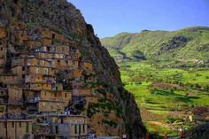 در ابتدای #اورامان #کردستان ، خانه هایی تاریخی بر قامت کو