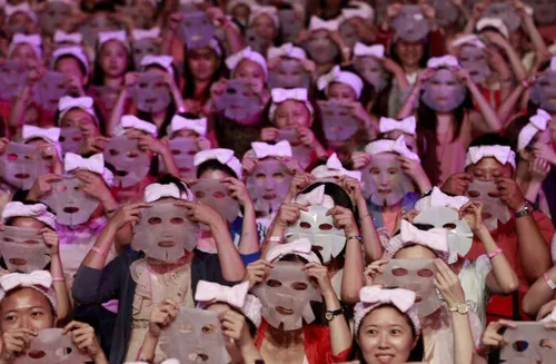 در ۲۸ جولای سال ۲۰۱۳ میلادی، ۱۲۱۳ نفر در چین تایپه با پوش