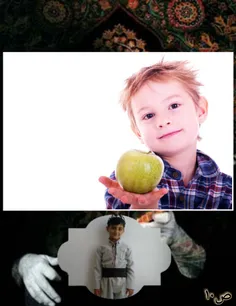 پسرکی دو سیب در دست داشت