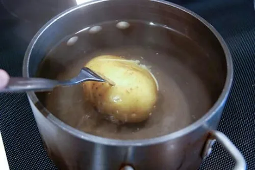 چـطوری سیب زمینی هارو سریعتر آب پز کنیم؟🤔