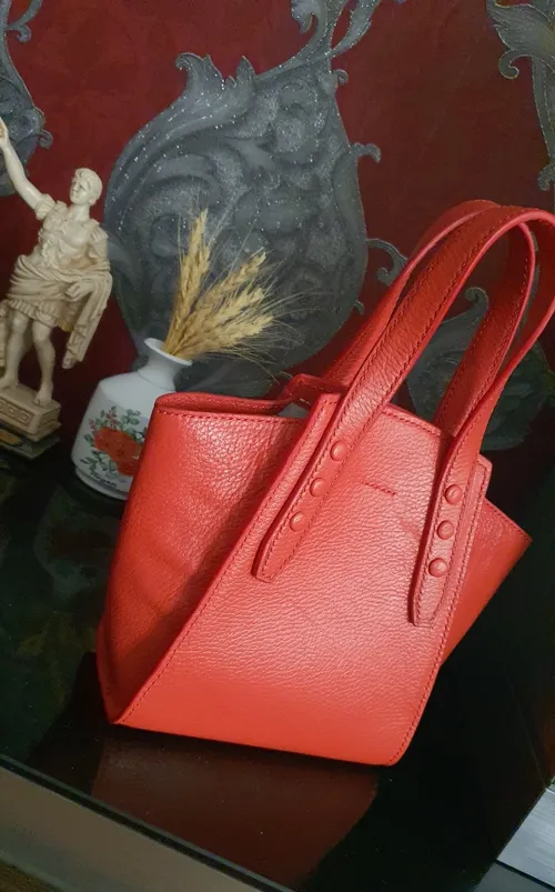 کیف قرمز زنانه