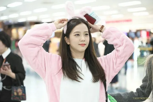 jisoo^-^ cute