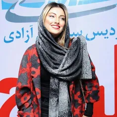 محیا دهقانی.