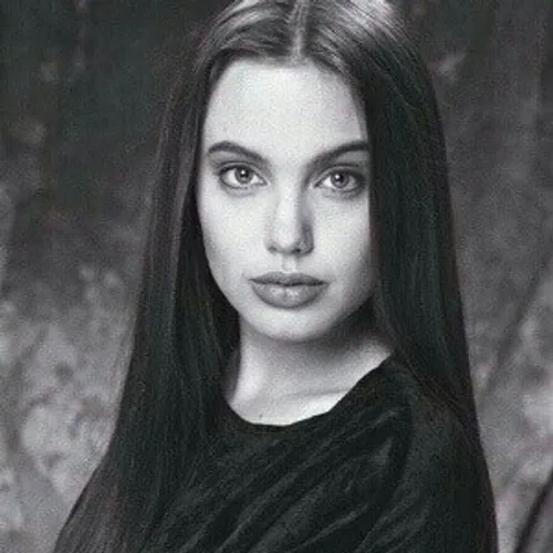 Angelina Jolie 🌼′-