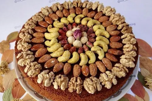 سلام دوستای گلم، کیک آجیلی از دسته کیک های مورد علاقه مه 