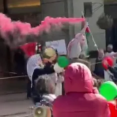 هم اکنون در تورنتو کانادا حامیان فلسطین به خیابان‌ها آمده