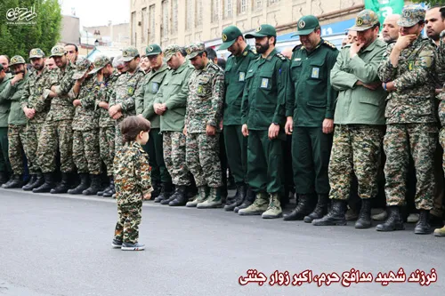 عکسی دردناک از فرزند شهید مدافع حرم راسخون