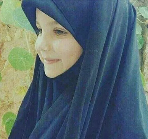 حجابے ڪہ قامت ڪوچڪ وچهرہ ے نجیب دخترکان معصوم را مےآراید