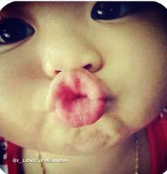 کی بوس میخواد بچه بیاین صف بکشید بهتون بوس میده :*   :)
