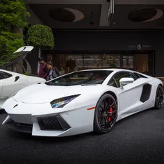 An Aventador and two people checking out the booty of @ke