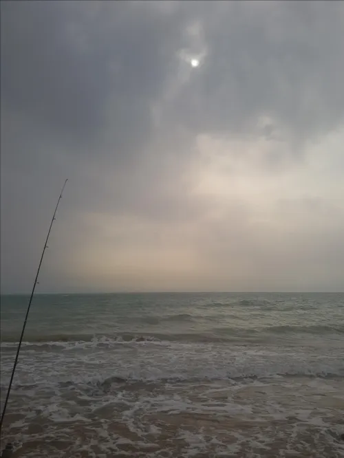یه روز عالی ساحل زیبای دلآرام داداشام درحال ماهیگیری