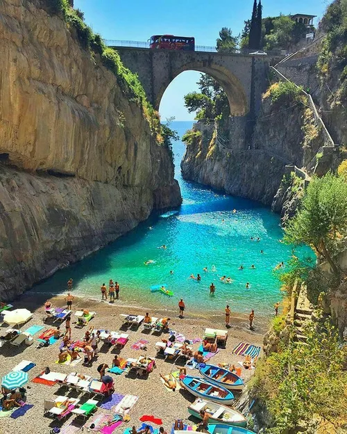 تصویری زیبا از ساحل آمالفی در ایتالیا...