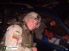 سرباز آمریکایی با یک پسر 11 ساله عراقی و برادر 21 ساله اش