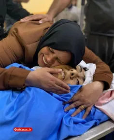 🔴 وداع دردناک مادر فلسطینی با پسر ۱۹ ساله‌اش "فتحی ابوحما