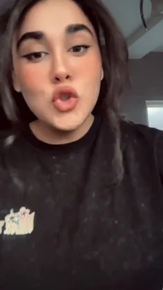 #دلتنگی استخوانیست در گَلو ک مدام زخم می‌زند... 