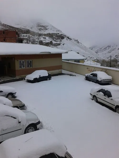 اینم اولین برف زمستونی در پاییز جاده هراز