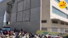 🔸لحظه ورود پیکر چهار شهید مرزبانی به میدان شهدای مشهد